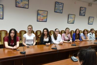 Concurs de eseuri - Biblioteca